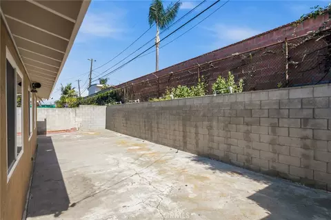 Exterior - 332 W 231st St, Carson, CA 90745 photo 7 of 11