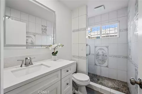 Bath - 332 W 231st St, Carson, CA 90745 photo 1 of 6