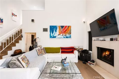 432 S Hamel Rd #302, Los Angeles, CA 90048