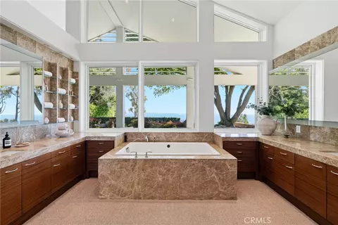 Bath - 18 E Crest Rd, Rolling Hills, CA 90274 photo 1 of 4