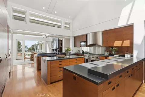 Kitchen - 18 E Crest Rd, Rolling Hills, CA 90274 photo 2 of 5