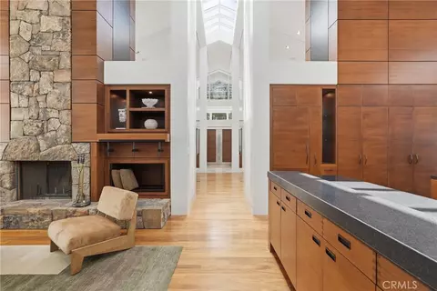 Entry Way - 18 E Crest Rd, Rolling Hills, CA 90274 photo 3 of 6
