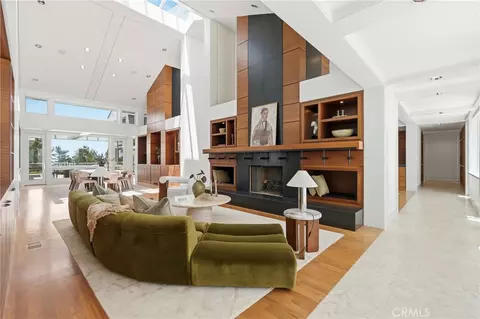 Living - 18 E Crest Rd, Rolling Hills, CA 90274 photo 4 of 9