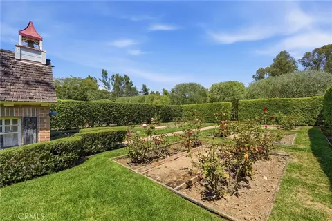 Exterior - 18 E Crest Rd, Rolling Hills, CA 90274 photo 9 of 15