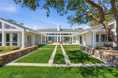 Exterior - 18 E Crest Rd, Rolling Hills, CA 90274 photo 3 of 15