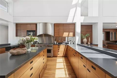 Kitchen - 18 E Crest Rd, Rolling Hills, CA 90274 photo 1 of 5