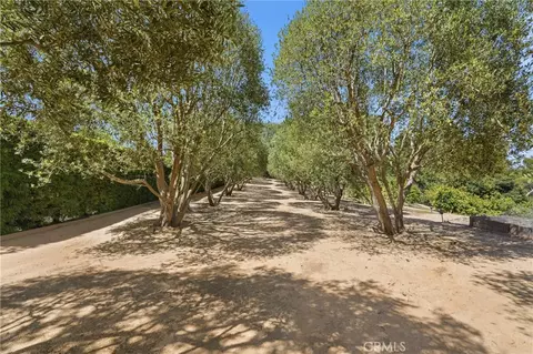 Exterior - 18 E Crest Rd, Rolling Hills, CA 90274 photo 6 of 15