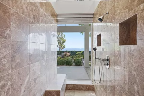Bath - 18 E Crest Rd, Rolling Hills, CA 90274 photo 3 of 4