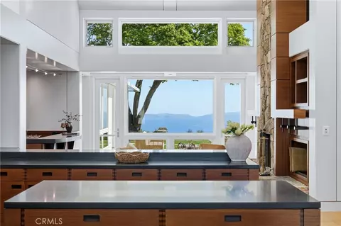 Kitchen - 18 E Crest Rd, Rolling Hills, CA 90274 photo 4 of 5