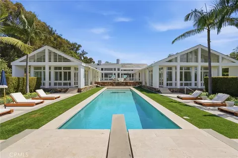 Exterior - 18 E Crest Rd, Rolling Hills, CA 90274 photo 7 of 15