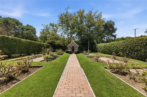 Exterior - 18 E Crest Rd, Rolling Hills, CA 90274 photo 13 of 15