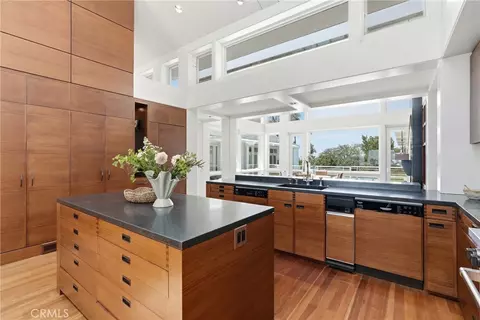 Kitchen - 18 E Crest Rd, Rolling Hills, CA 90274 photo 3 of 5