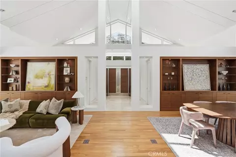 Entry Way - 18 E Crest Rd, Rolling Hills, CA 90274 photo 2 of 6