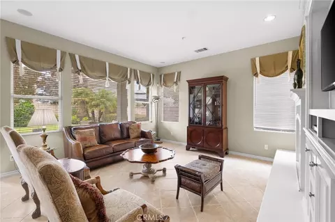 Living - 3701 Avondale Ln, Oxnard, CA 93036 photo 1 of 2