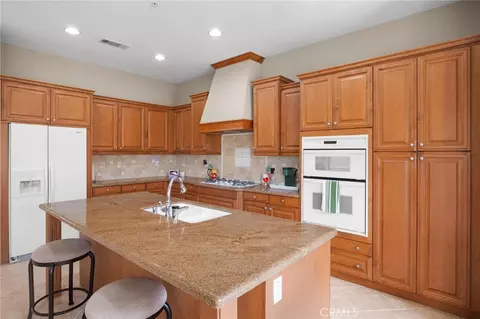 Kitchen - 3701 Avondale Ln, Oxnard, CA 93036 photo 3 of 5