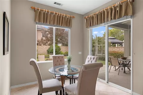 Dining - 3701 Avondale Ln, Oxnard, CA 93036 photo 5 of 6