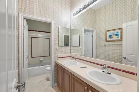 Bath - 3701 Avondale Ln, Oxnard, CA 93036 photo 2 of 6
