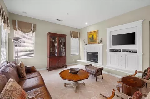 Living - 3701 Avondale Ln, Oxnard, CA 93036 photo 2 of 2