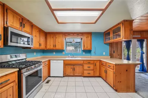 Kitchen - 23840 Zuger Dr, Crestline, CA 92325 photo 2 of 4