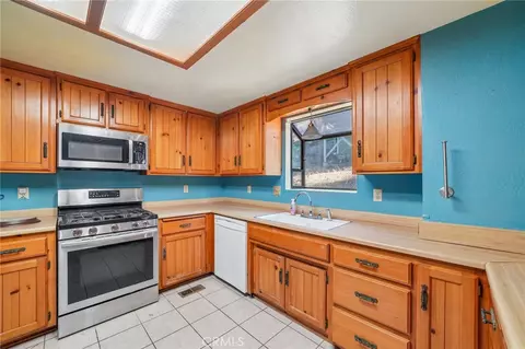 Kitchen - 23840 Zuger Dr, Crestline, CA 92325 photo 4 of 4