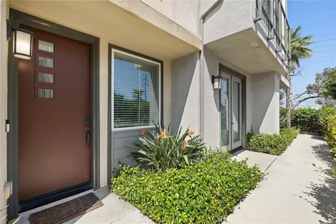 Exterior - 542 E Imperial Ave, El Segundo, CA 90245 photo 1 of 3