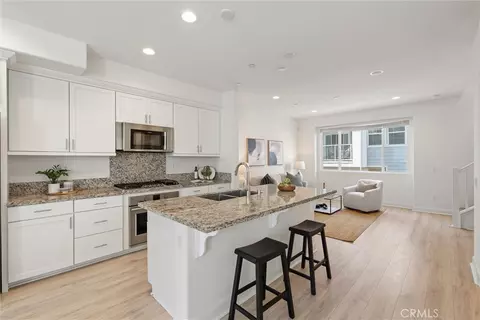 Kitchen - 542 E Imperial Ave, El Segundo, CA 90245 photo 1 of 3