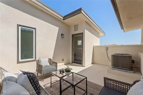 Exterior - 542 E Imperial Ave, El Segundo, CA 90245 photo 2 of 3