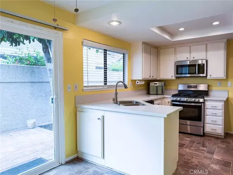 Kitchen - 929 Thistlegate, Oak Park, CA 91377 photo 3 of 4