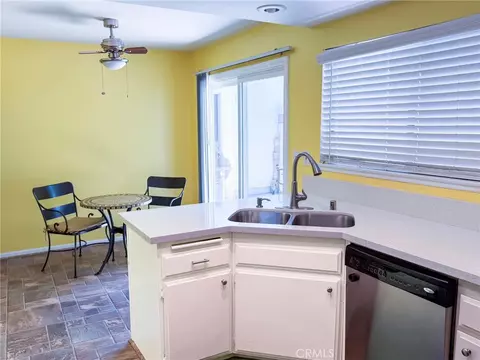 Kitchen - 929 Thistlegate, Oak Park, CA 91377 photo 2 of 4