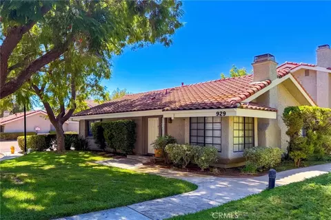 Exterior - 929 Thistlegate, Oak Park, CA 91377 photo 2 of 8