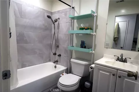 Bath - 929 Thistlegate, Oak Park, CA 91377 photo 3 of 3