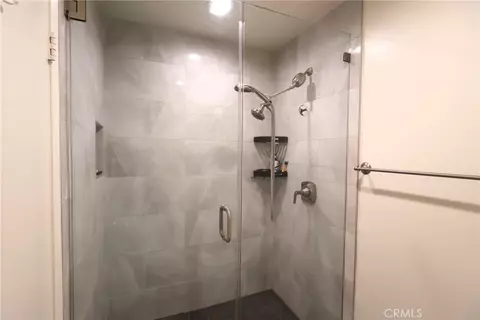 Bath - 929 Thistlegate, Oak Park, CA 91377 photo 2 of 3