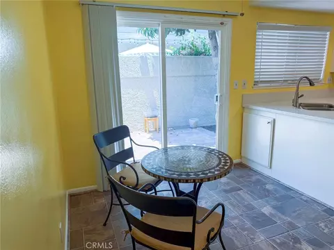 Dining - 929 Thistlegate, Oak Park, CA 91377 photo 3 of 3
