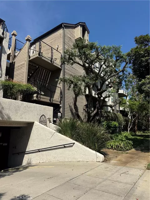 Exterior - 437 E Palm Ave #207, Burbank, CA 91501 photo 6 of 9