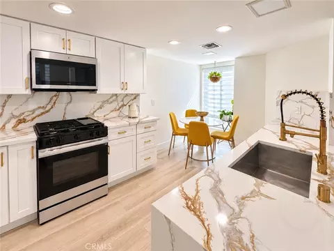 Kitchen - 437 E Palm Ave #207, Burbank, CA 91501 photo 1 of 2
