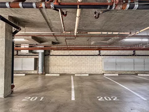 Exterior - 437 E Palm Ave #207, Burbank, CA 91501 photo 7 of 9