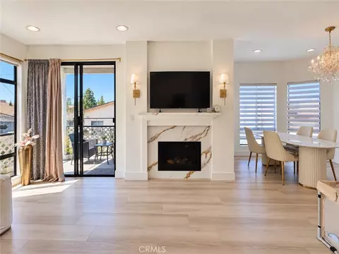 Living - 437 E Palm Ave #207, Burbank, CA 91501 photo 2 of 2