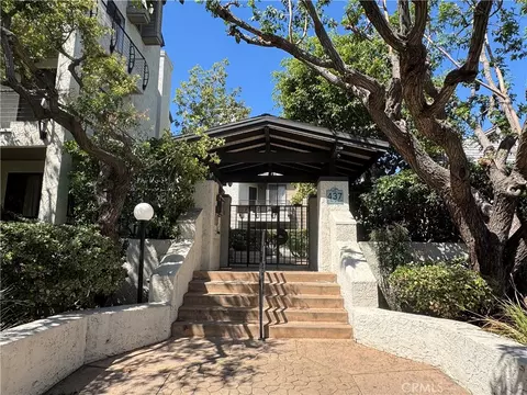 437 E Palm Ave #207, Burbank, CA 91501
