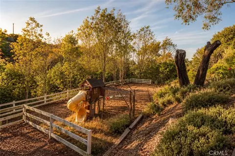 Exterior - 12 Georgeff Rd, Rolling Hills, CA 90274 photo 6 of 6