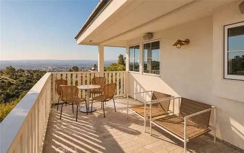 Exterior - 12 Georgeff Rd, Rolling Hills, CA 90274 photo 2 of 6