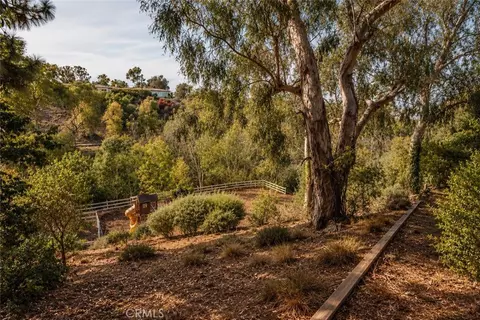 Exterior - 12 Georgeff Rd, Rolling Hills, CA 90274 photo 5 of 6