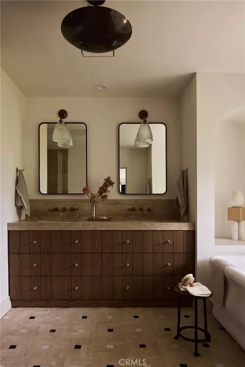 Bath - 12 Georgeff Rd, Rolling Hills, CA 90274 photo 2 of 8