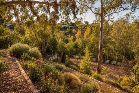 Exterior - 12 Georgeff Rd, Rolling Hills, CA 90274 photo 4 of 6