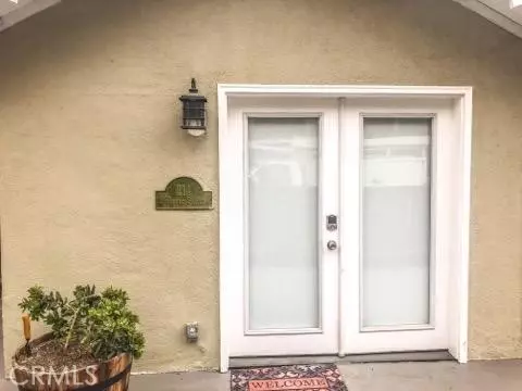 214 Walnut Ave, Huntington Beach, CA 92648