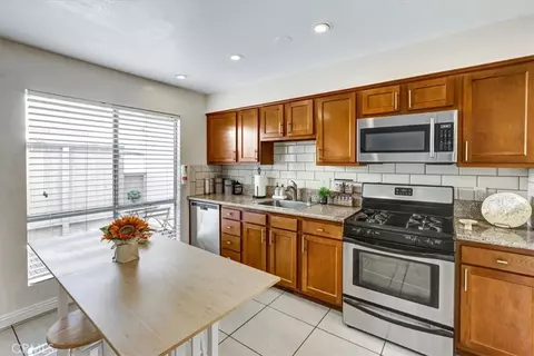 2910 S Greenville St #C, Santa Ana, CA 92704