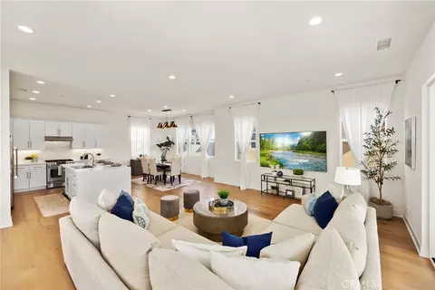 218 Follyhatch, Irvine, CA 92618