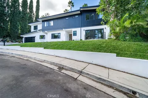 5835 El Canon Ave, Woodland Hills, CA 91367