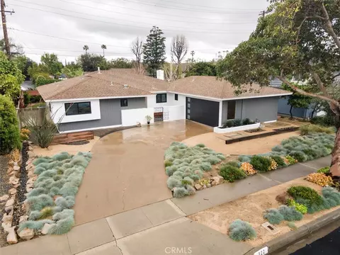 822 E Park Ln, Santa Ana, CA 92705