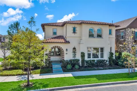 122 Evelyn Pl, Tustin, CA 92782