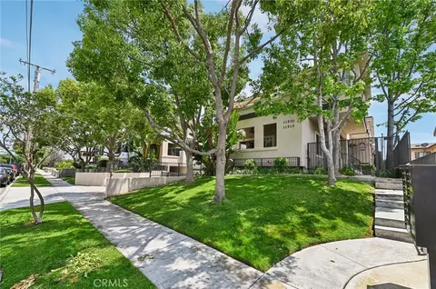11510 215th St #1, Lakewood, CA 90715